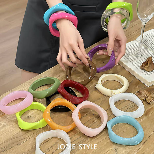 Women's plastic bracelet Material